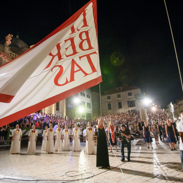 Otvorenje 69. Dubrovačkih ljetnih igra podizanjem barjaka Libertas uz stihove himne Slobodi
