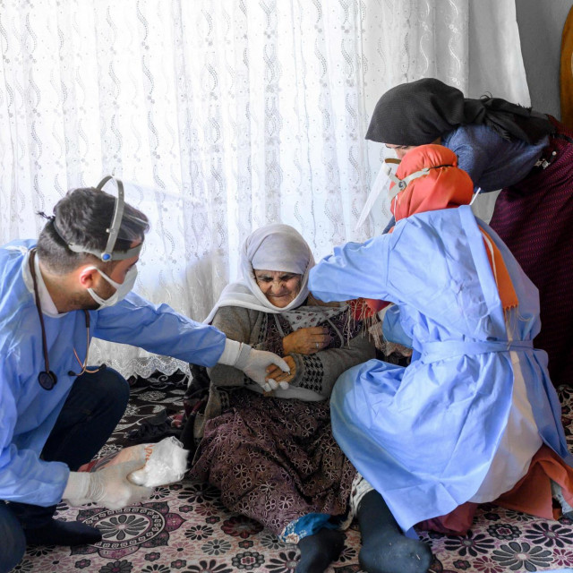 CIjepljenje 101-godišnje žene u istonoj Turskoj