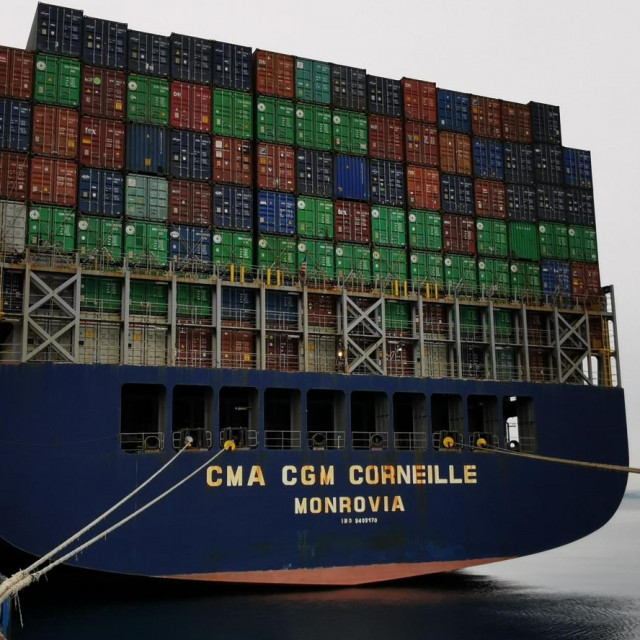 Brodom CMA CGM Corneille u Rijeku stigla pošiljka