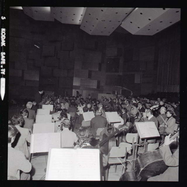 Proba Zagrebačke filharmonije u novoizgrađenoj dvorani ”Vatroslav Lisinski” 1973. godine
