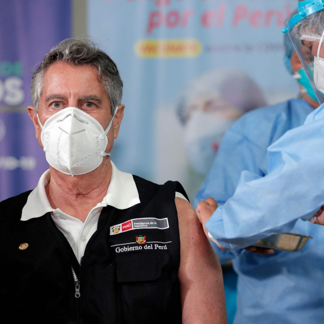 Francisco Sagasti na cijepljenju