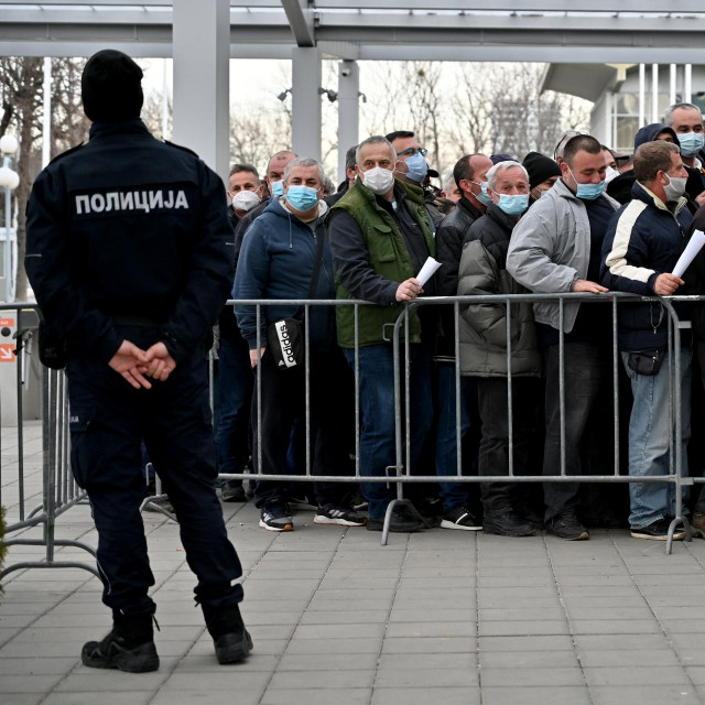 Čekanje na cijepljenje kineskim Sinopharm cjepivom u Beogradu
