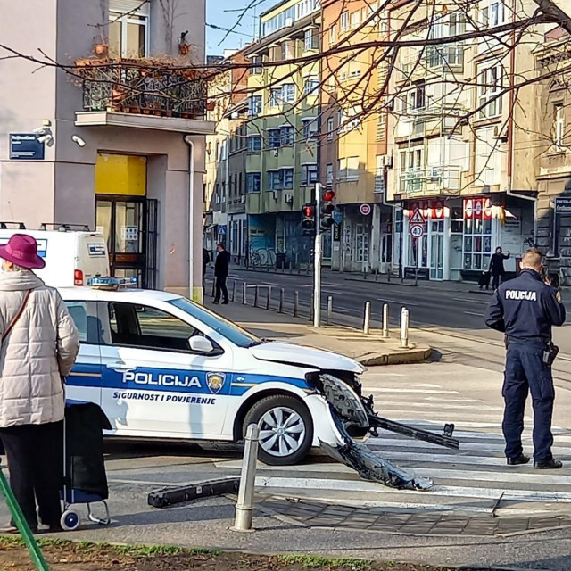 Prometna nesreća na križanju zagrebačke Ilice sa Reljkovićevom ulicom
