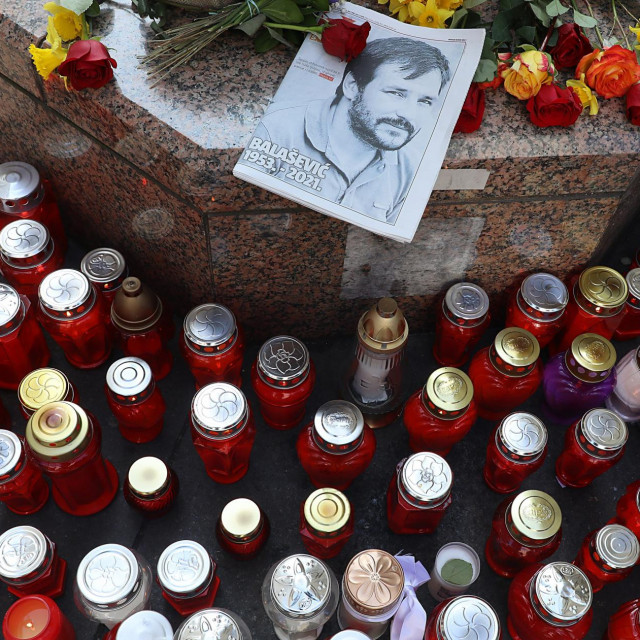 Građani pale svijeće u Petrićevoj ulici