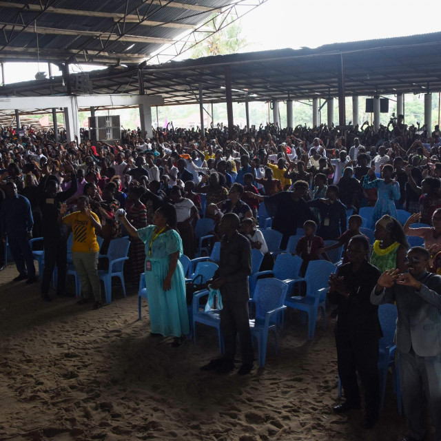 Vjernici na nedjeljnoj misi u Dar es Salaamu snimljeni 7. veljače