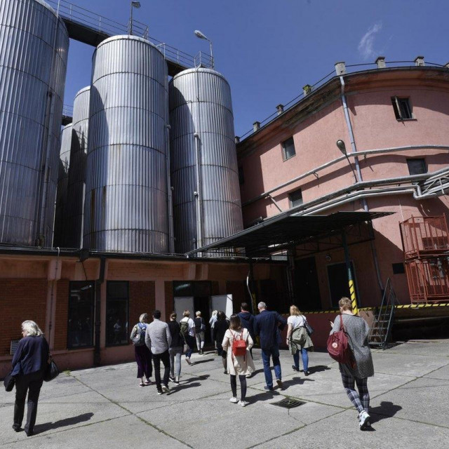 Pivovara Daruvar ima tradiciju dugu više od 180 godina i najstarija je hrvatska pivovara, koja od osnivanja 1840. godine djeluje na istom mjestu/