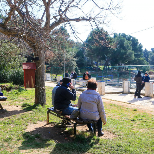 Uživanje na suncu uz plažu Valkane u Puli