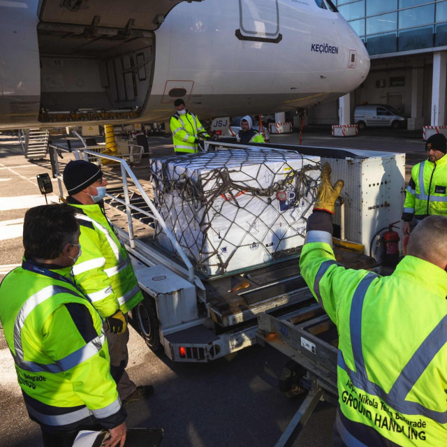 Kutije AstraZenecinog cjepiva u nedjelju su stigle u Beograd, avionom su dopremljene iz Indije
