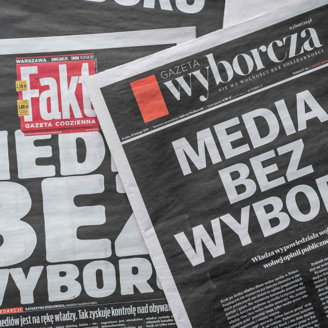 Poljski mediji su sredinom veljače objavili crne naslovnice, kako bi građane podsjetili na važnost neovisnog novinarstva u društvu
