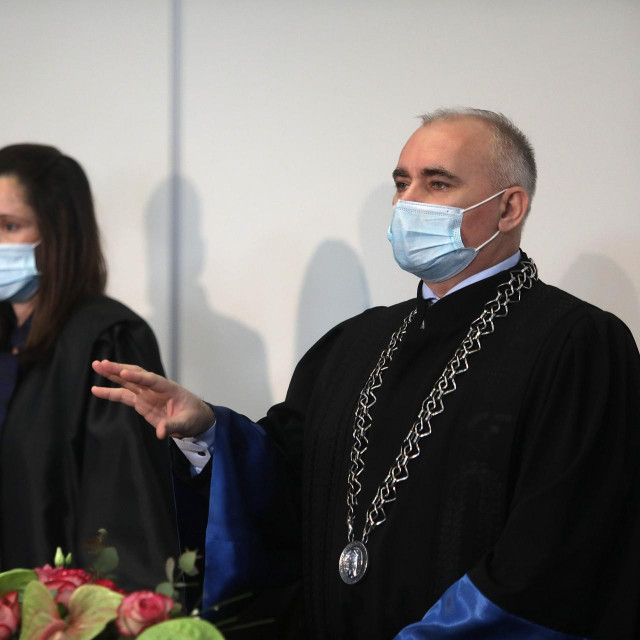 Dekan Stjepan Lakušić (desno)