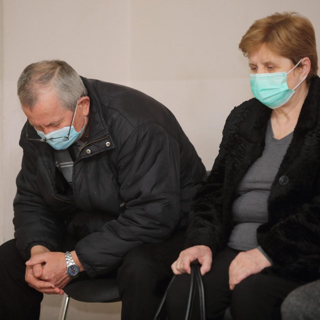 Mijo i Slavica Karamazan u hodniku suda