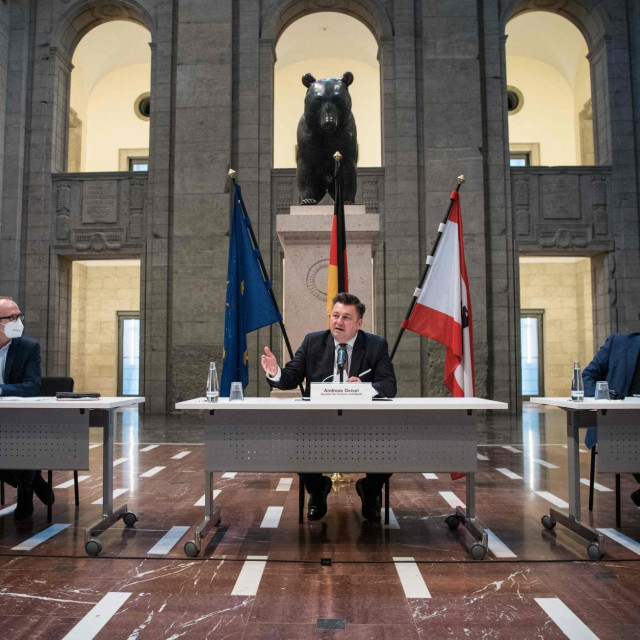 Andreas Geisel (u sredini)