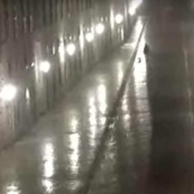 Kamere zabilježile potres na Stradunu