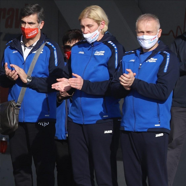 Bivša golmanica, danas trenerica u vratarki Podravke Barbara Stančin (u sredini), koja je bila sa Saračevićem u autu kada mu je pozlilo