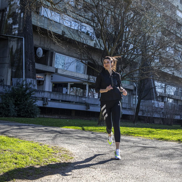 Zagreb, 220221.
Infulencerica Anna Soldo isporabala je Adidas tenisice iz kampanje Adidas za SportVision. Snimljena je u Parku mladecana u Sigetu.