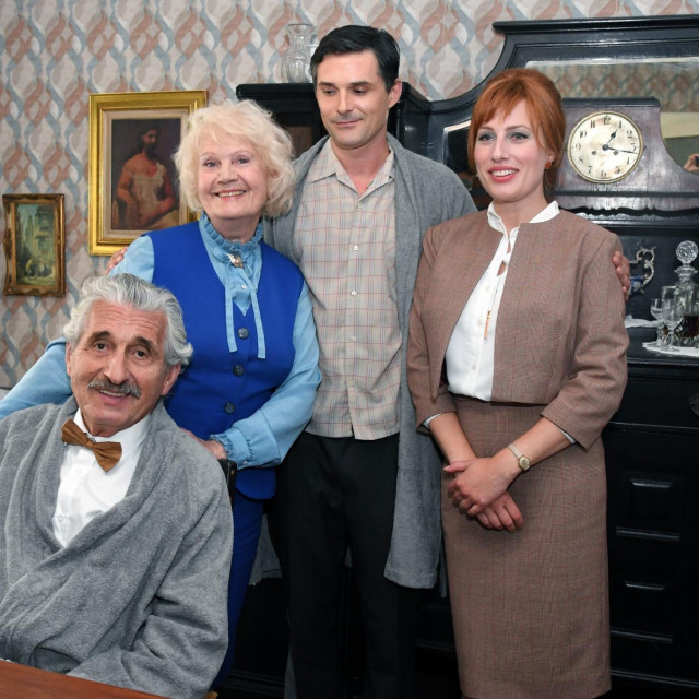 Snimanje nove HRT-ove hit serije Dnevnik velikog Perice. Na fotografiji: Otokar Levaj, Mirjana Bohanec Vidović, Živko Anočić, Csilla Barath Bastajić