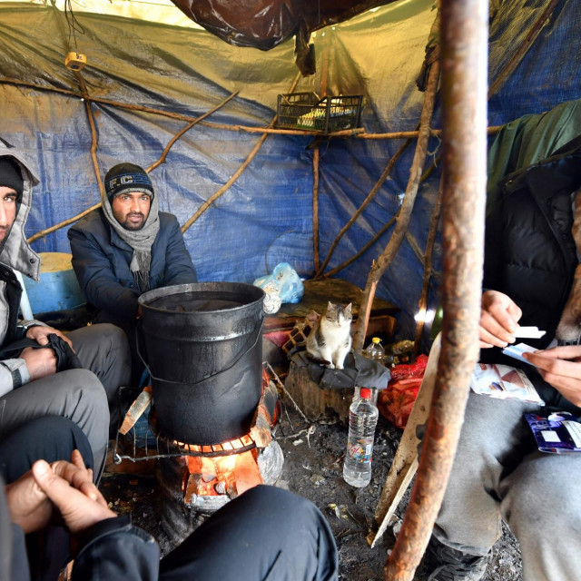 Migranti u kampu kod Bihaća