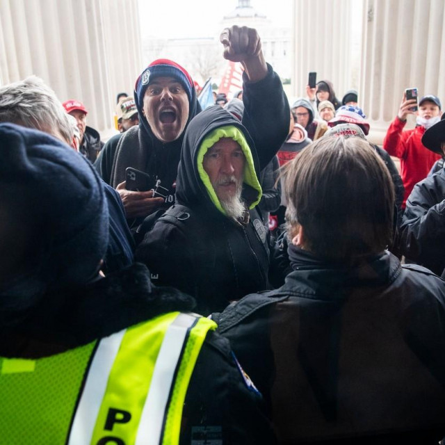 Bijesna rulja na Kapitolu