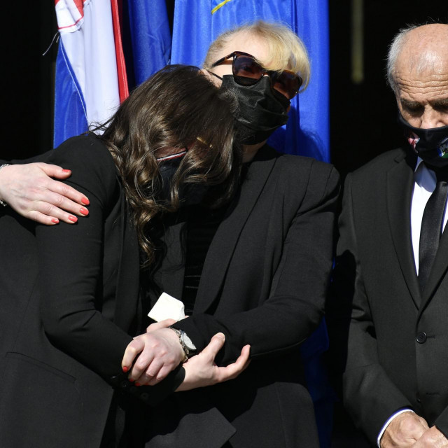 Obitelj na pogrebu Milana Bandića