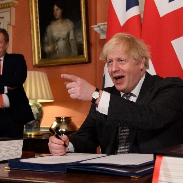 Bivši glavni pregovarač David Frost i premijer Boris Johnson tijekom potpisivanja trgovinskog sporazuma