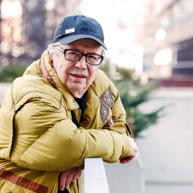 Zagreb, 260221.
Prilaz Ivana Visina.
Nedeljko Dragic, autor animiranih filmova i karikaturist.