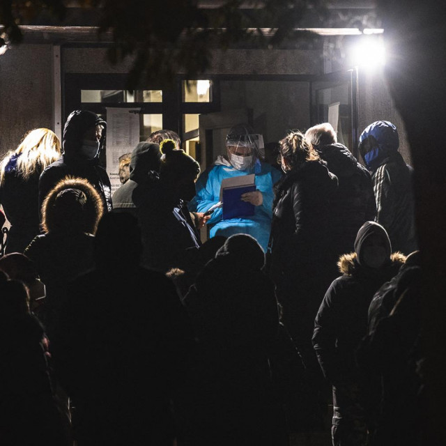 Gužva ispred covid bolnice u Beogradu