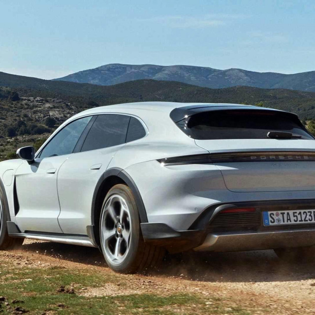 Porsche Taycan Cross Turismo