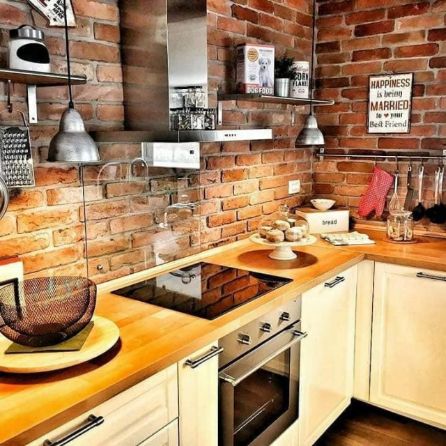 Facebook @malakucamia