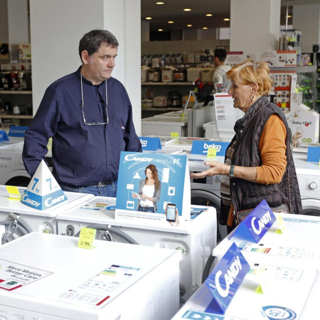 Prodaja kućanskih aparata, arhivska fotografija