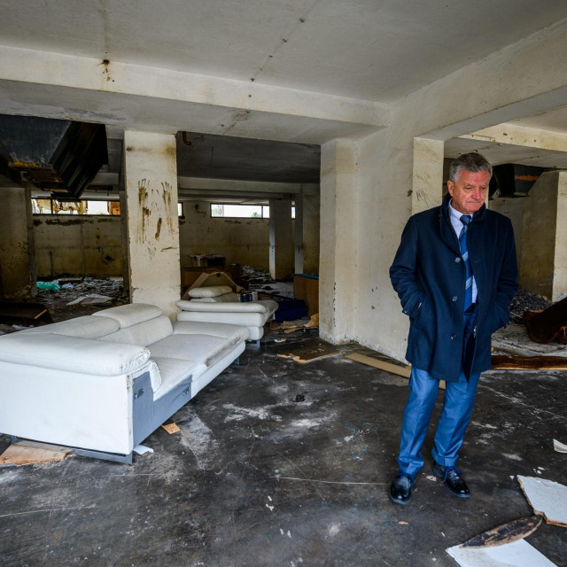 Gradonačelnik Šibenika Željko Burić u zapuštenom kompleksu