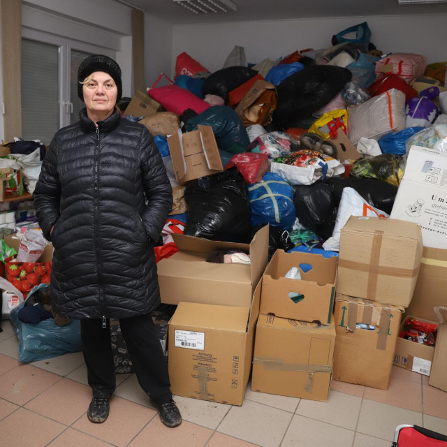 Branka Bakšić Mitić u skladištu humanitarne pomoći