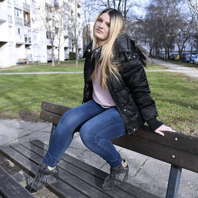 Tea je sa 19 godina bila na operaciji kojom joj je uklonjena većina lezija koje su izazivale epileptičke napadaje