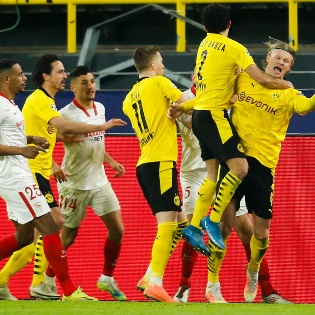 Erling Braut Haaland slavi gol