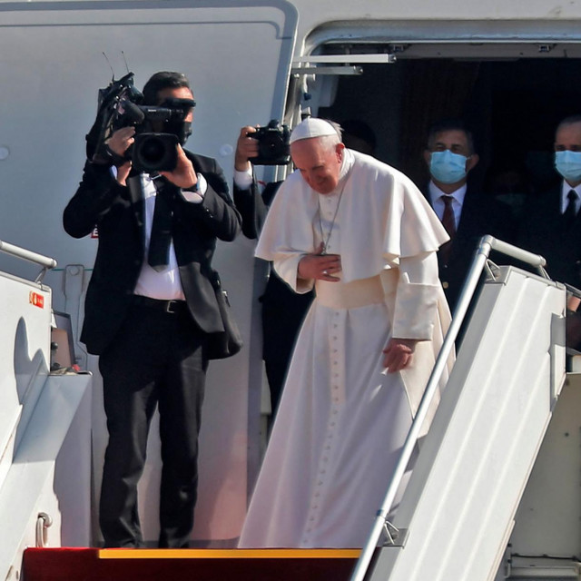 Papa Franjo pozdravlja Iračane prije povratka u Vatikan