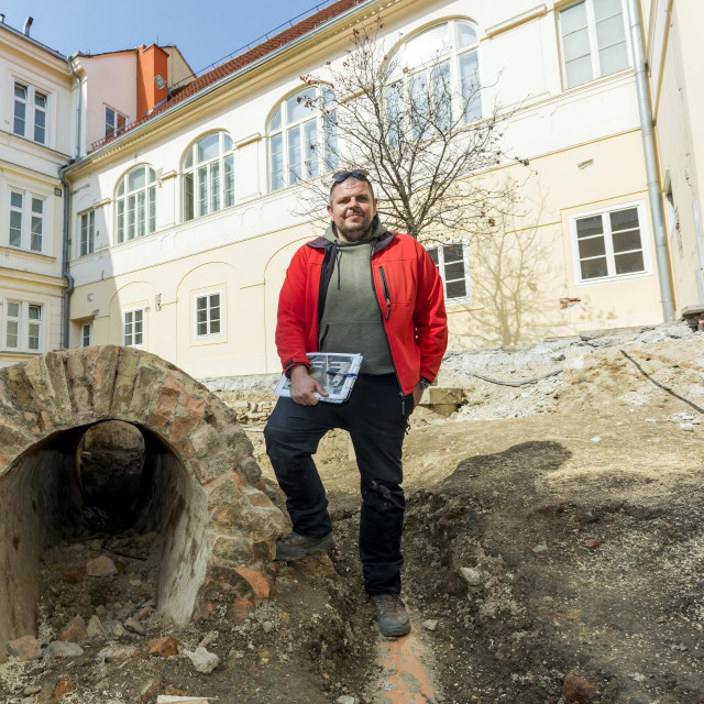 Petar Sekulić voditelj je radova na arheološkim iskopinama u sjevernom dvorištu Banskih dvora