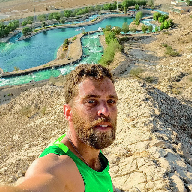 Matija Marinić na brdu iznad adrenalinskog parka Wadi Adventure.