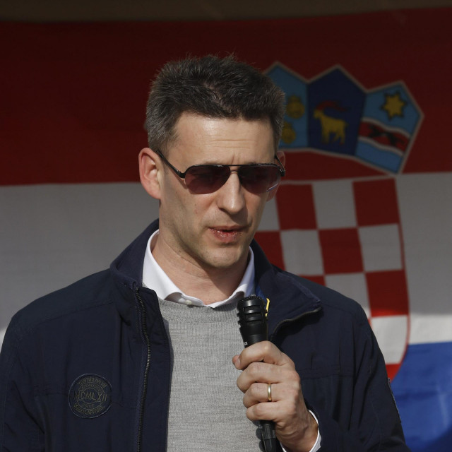 Božo Petrov