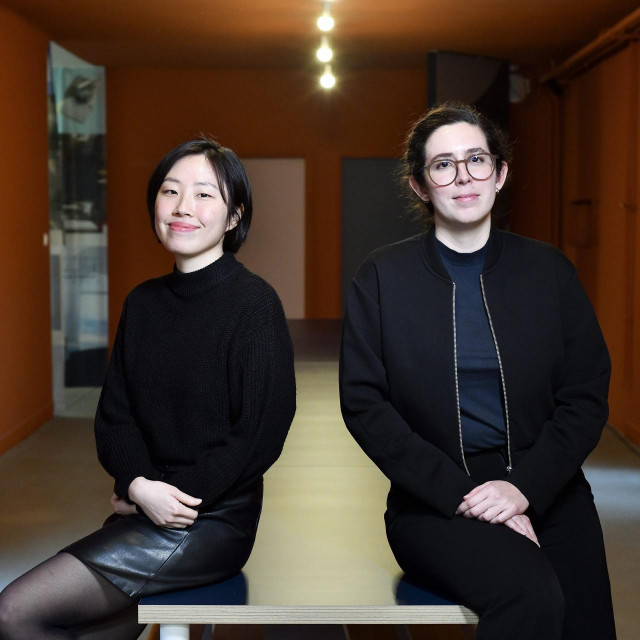 Yujin Jeong i Stepanie Newcomb
 