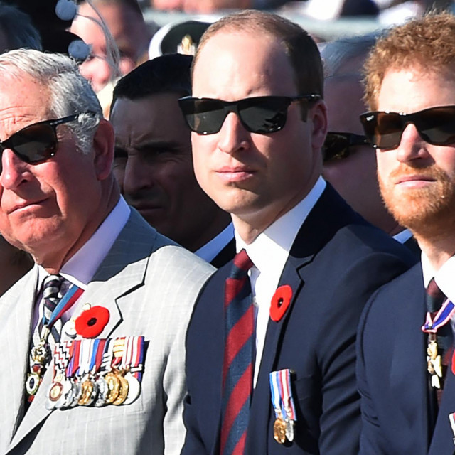 Princ Charles, princ William i princ Harry fotografirani 2017.
 
