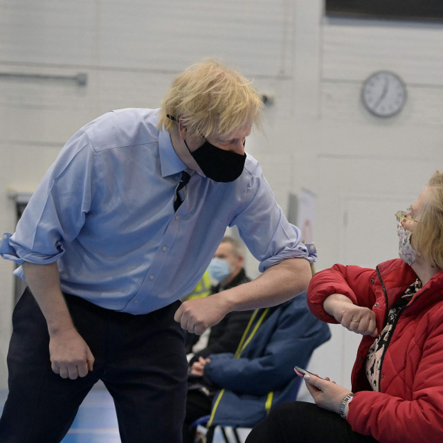 Boris Johnson u centru za cijepljenje protiv covida