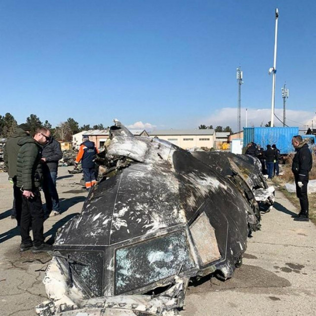 dio olupine srušenog zrakoplova