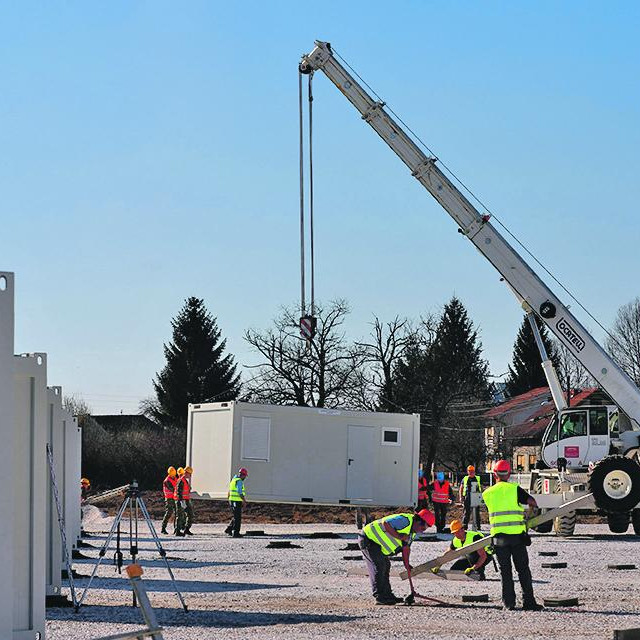 Izgradnja kontejnerskog naselja u Glini