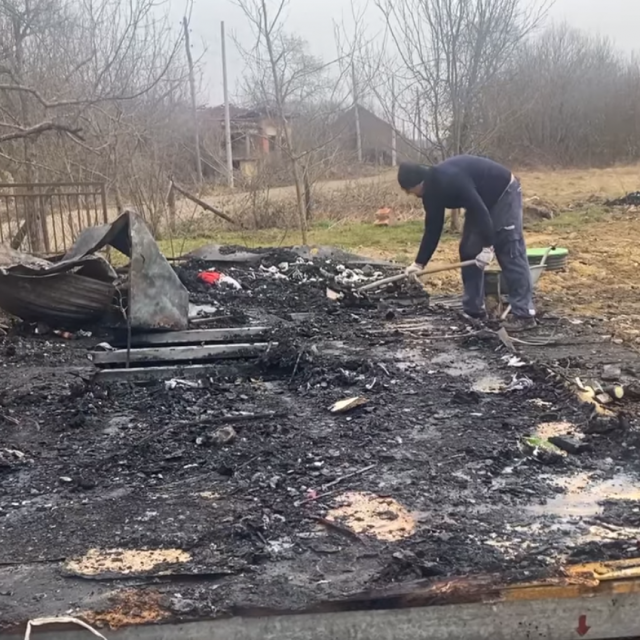 Izgorio stambeni kontejner