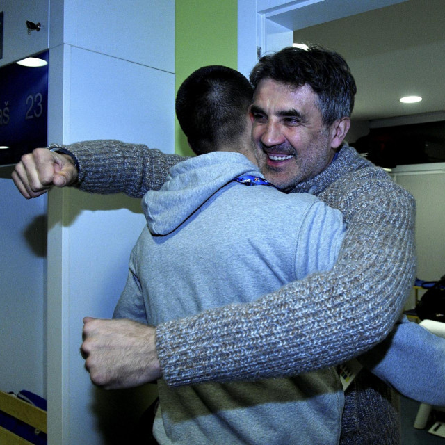 Zoran Mamić u svlačionici nakon utakmice slavi veliku pobjedu Dinama