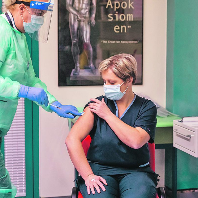 Cijepljenje zdravstvenih djelatnika protiv bolesti COVID-19 