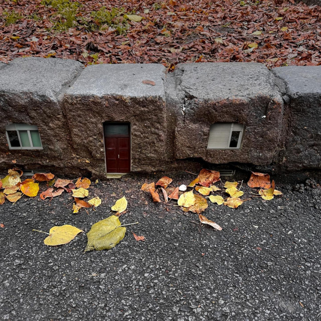 Sve je počelo fotografskim intervencijama s prikazima kućnih pročelja na neobičnim mjestima
