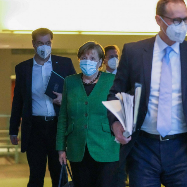 Markus Söder, Angela Merkel i Michael Müller