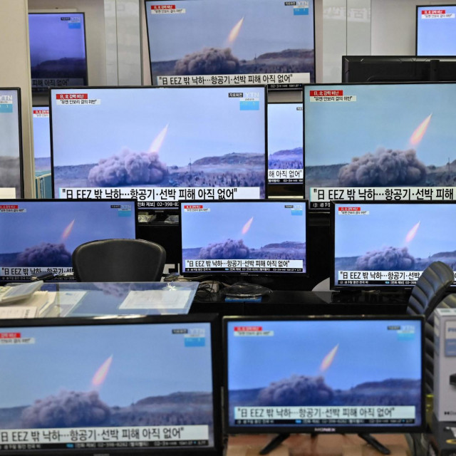 Lansiranje projektila se gleda na televiziji u Seulu