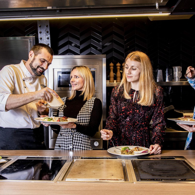 Testiranje Aurelia svježe tjestenine u jelima chefa Davida Skoke. Jela su testirali gastro infuencerica Mateja Krvarić (Uvijek gladna), voditeljica Native Ad Studija Hanza Medije Daria Bertak i novinar Matija Boltižar