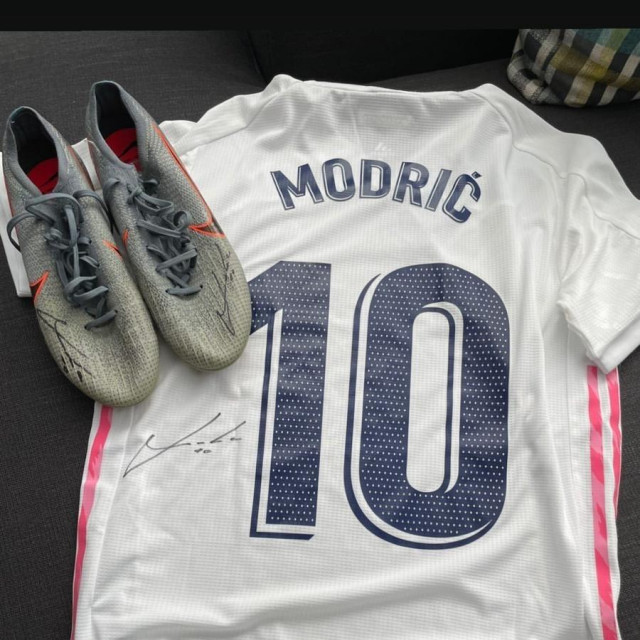 Luka Modrić dres